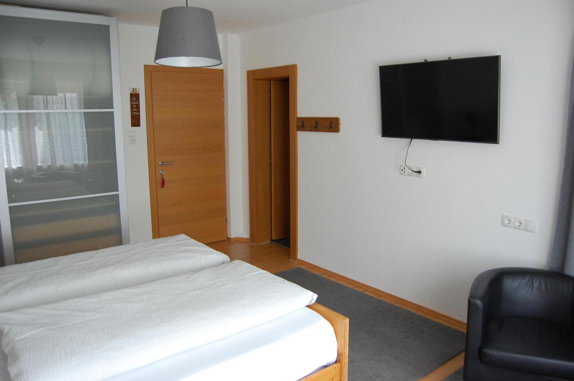 Bed and Breakfast Haus Hager Schlitters Esterno foto